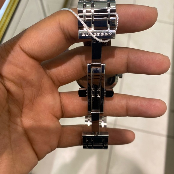 Burberry women’s watch black silver - Picture 4 of 7